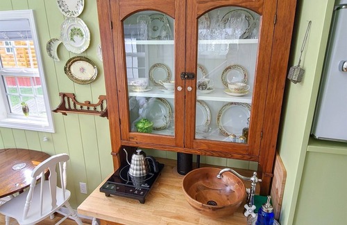 Lakeside Apartment | Heritage House - Tiny Digs Lakeshore