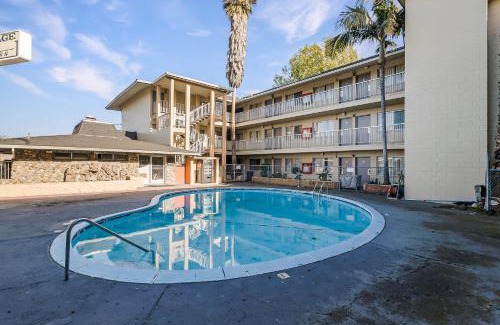 Hayward Hotel | Heritage Inn Express Hayward