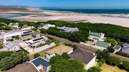 Voelklip Apartment | Hermanus Family Getaway - Near The Beach