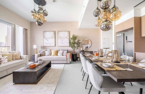 Downtown Dubai Apartment | Hermes-Style | Burj Khalifa View & Infinity Pool