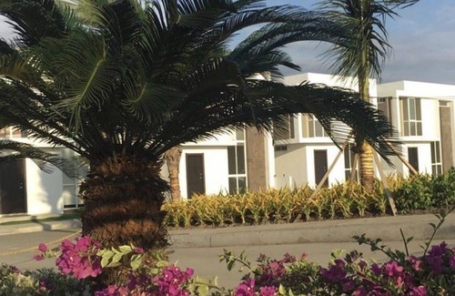 Manta House | Hermosa casa frente al mar y cerca al aeropuerto