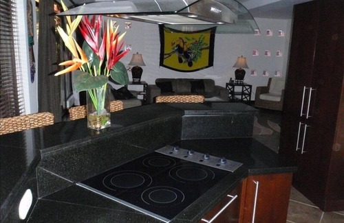 Hermosa Palms House | Hermosa Palms-Luxury Home Close to Pool and Ocean