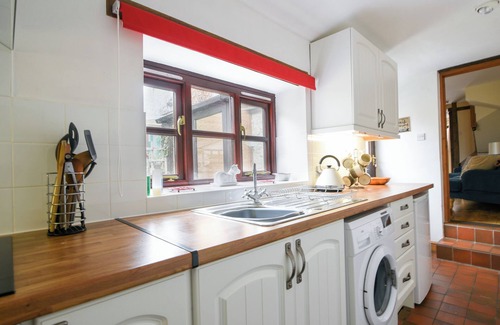 Colyton Cottage | HERON COTTAGE, pet friendly, character holiday cottage in Colyton