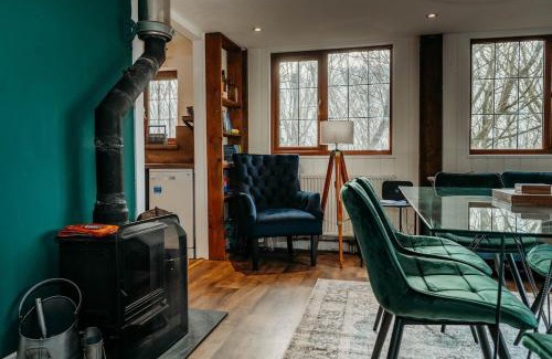 Callington House | Heron's Perch- A pond-side retreat with cinema room