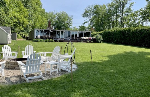 South Hero House | Heros Hideaway, private 1acre flat grassy yard, majestic sunsets