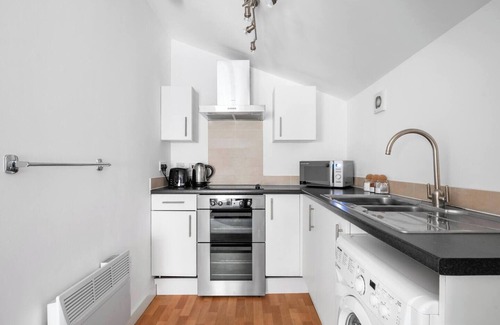 Hertford Apartment | Hertford Riverside Retreat + Gym