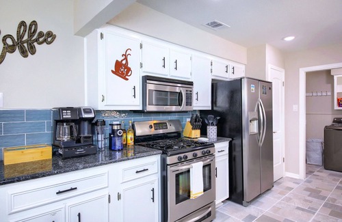 Pflugerville House | Hestia: Syd's Place 3 Bed, 2 Bath