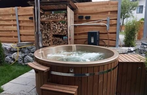 Flintsbach A. Inn Apartment | "Heuberg" apartment in the Inn Valley with hot tub - central & quiet location