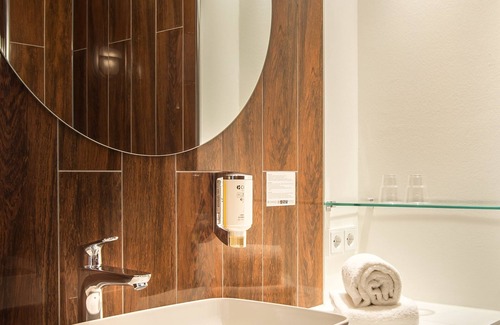 Kelsterbach Hotel | Hey Lou Hotel Frankfurt Airport