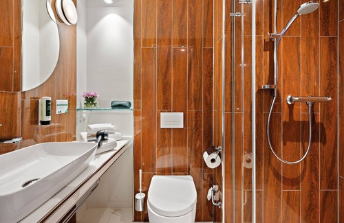 Kelsterbach Hotel | Hey Lou Hotel Frankfurt Airport