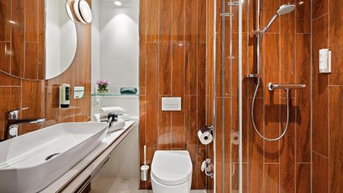 Kelsterbach Hotel | Hey Lou Hotel Frankfurt Airport