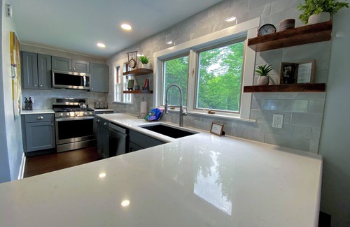Franconia House | HFH: Spectacular Home with Private Pool, Hot Tub, Views, Dog Friendly. Featured in Boston Herald!