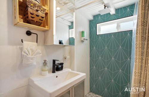 Blackshear-Prospect Hill Apartment | HGTV Featured Tiny Home w Hot Tub Near East 6th St