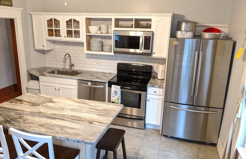 Cape Charles House | HGTV House! 2 Blocks to Beach- 2024 New Bathroom!
