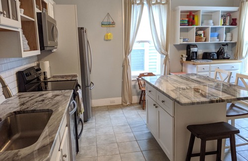 Cape Charles House | HGTV House! 2 Blocks to Beach- 2024 New Bathroom!