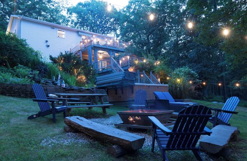 Bushkill House | Hideaway/Hot Tub/Sunna/Kayaks/Lake/Pool