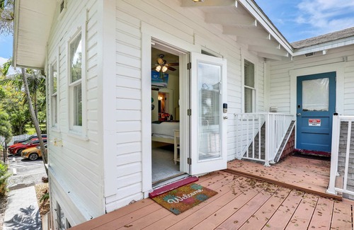 Fort Myers River District House | Hibiscus House Bed & Breakfast Seashell Room