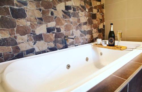 Broadford Villa | Hickey Vale Farm Lodge Pet Friendly