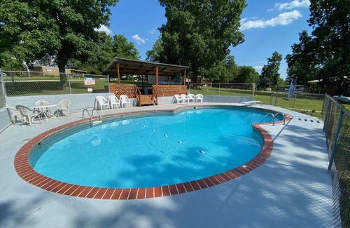 Pittsburg Cabin | Hickory Grove Hideaway - Cabin 7