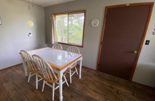 Pittsburg Hotel | Hickory Grove Hideaway