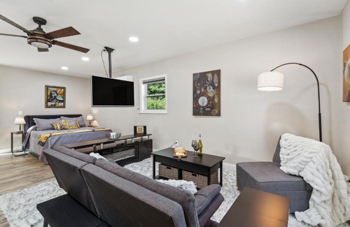 Hickory Apartment | Hickory Hideaway Patio Paradise with Community Pool
