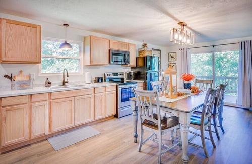 Greenup Cabin | Hickory House - 3 bedroom, open and spacious