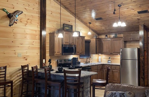 Smithville Cabin | "HIDDEN BLISS" CABIN ON 5 ACRES with Hot Tub!