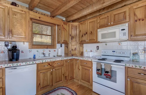 Baneberry Cabin | Hidden Cove | On Douglas Lake, Wraparound Porch