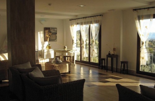 Hinojares Apartment | Hidden farmhouse with mountains where nature unfolds its greatest splendor.