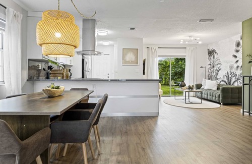Cutler Bay Apartment | Hidden Garden, Miami Escape, Parking and Spacious