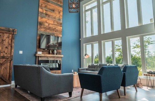 Newport Landing House | HIDDEN GEM IN THE WOODS