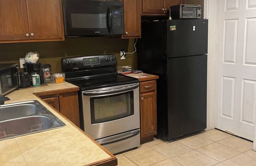 Tallahassee Apartment | Hidden gem! 2 bedroom 1 bath less than 10 minutes from Tallahassee airport
