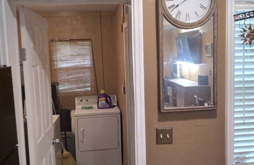 Tallahassee Apartment | Hidden gem! 2 bedroom 1 bath less than 10 minutes from Tallahassee airport