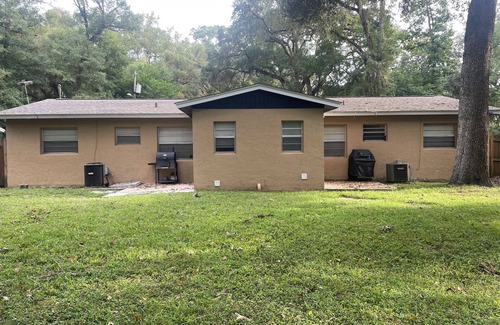 Tallahassee Apartment | Hidden gem! 2 bedroom 1 bath less than 10 minutes from Tallahassee airport