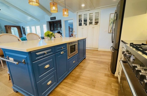 Hawthorne House | Hidden Gem: Beach-Porch-Hot Tub-Game Room-Great Room-SoFi Stadium-LAX