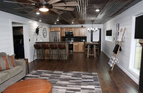 Palestine Cottage | Hidden Gem Cottages: Ruby Cottage