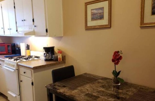 Peter Howell Apartment | Hidden Gem in Midtown