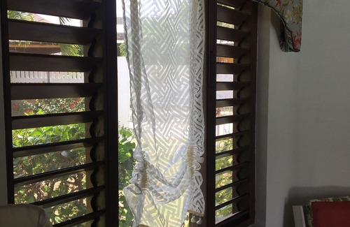 Salem Villa | Hidden gem in Runaway Bay! Best location, stunning, private