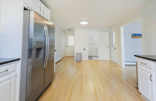 Holbrook House | Hidden Gem Lake House 3 BR, 2.5 BA, 6 ppl