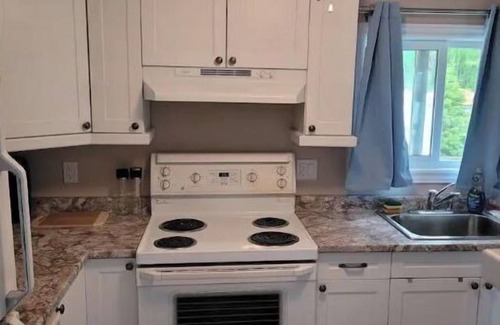 St. Charles Cottage | Hidden Gem Lakehouse. W/Hot tub. Pet Friendly. Sleeps 7. Lake front.