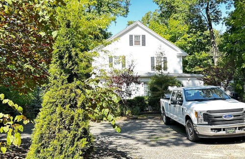 Beaver Hills House | Hidden Gem: Newly Remodeled 5-Bedroom Haven with Central AC in New Haven