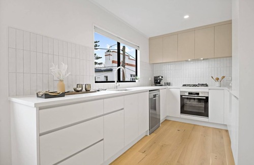 Epsom House | Hidden Gem-Newly renovated 3Bedroom villa in Epsom, near Newmarket Mall