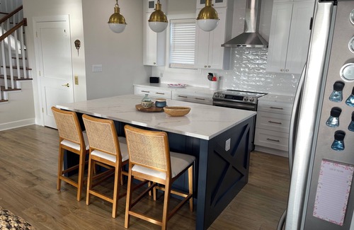 Milford House | Hidden Gem, Relax, Water Views, Bay Breezes Elevator & Decks & Hot Tub