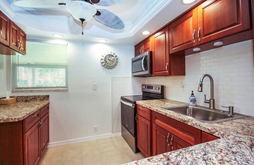McGregor Condo | Hidden Harbour, NEW PICS, 1 month rental,10% discount for added weeks