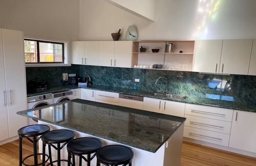 Binalong Bay House | HIDDEN HAVEN - Secluded waterfront property at Binalong Bay on the Bay of Fires