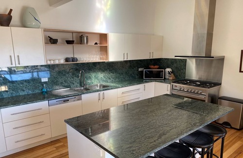 Binalong Bay House | HIDDEN HAVEN - Secluded waterfront property at Binalong Bay on the Bay of Fires