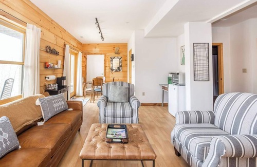 Gnaw Bone Cabin | "Hidden Haven" Suite @Rustic Retreat Cabin - firepit & sauna