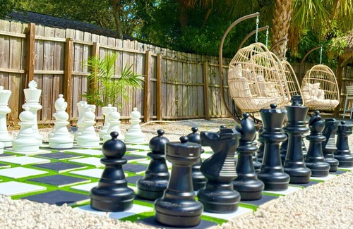 St. Petersburg - Clearwater House | Hidden Lagoon 🌴 Private Resort | Pool, Pickleball, Mini Golf + More!