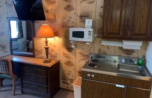 Warsaw Hotel | Hidden Lake Resort