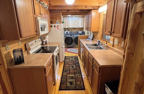Birdseye Cabin | "Hidden Oaks" Log Cabin at Patoka Lake-French Lick - Southern Indiana Escape!